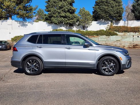 Certified 2024 Volkswagen Tiguan SE image 2