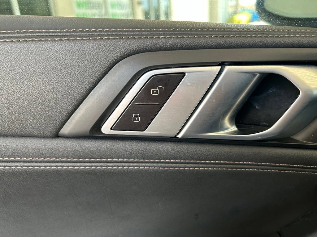 Used 2024 BMW X6 xDrive40i AWD/4WD image 42