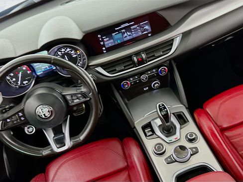 Used 2023 Alfa Romeo Stelvio Veloce AWD/4WD image 19