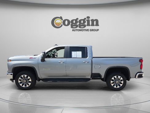 Used 2025 Chevrolet Silverado 2500 LT AWD/4WD image 2
