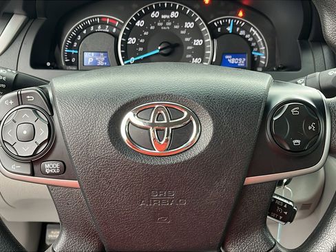Used 2014 Toyota Camry LE image 10