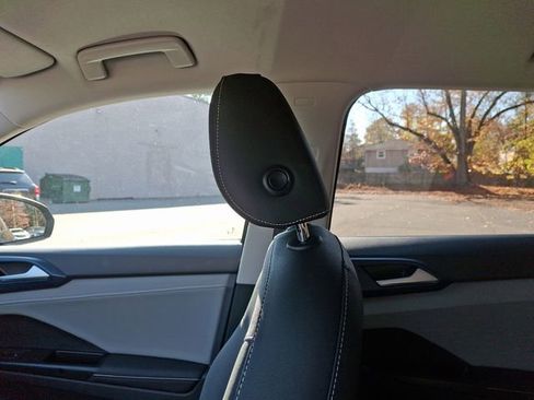 Certified 2024 Volkswagen Taos SE w/ Black Wheel Package image 16