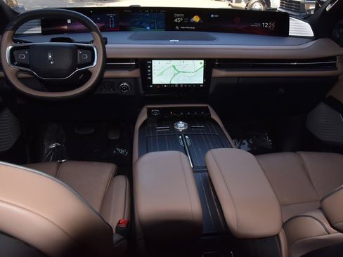 Certified 2025 Lincoln Navigator Black Label image 17