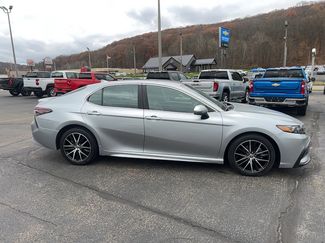 Used 2021 Toyota Camry SE video 2