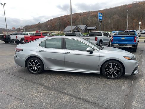 Used 2021 Toyota Camry SE image 2