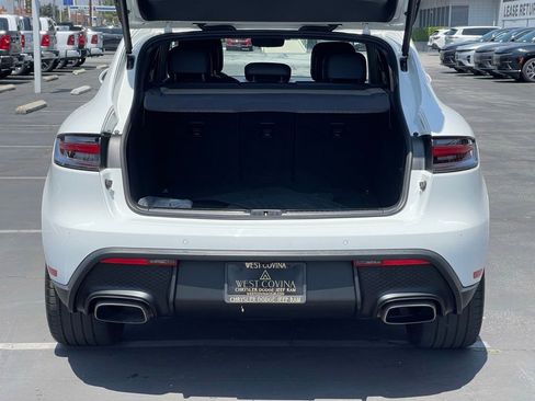 Used 2023 Porsche Macan AWD/4WD image 10