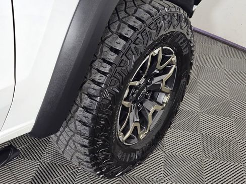 Used 2024 Chevrolet Colorado ZR2 w/ ZR2 Convenience Package III image 8