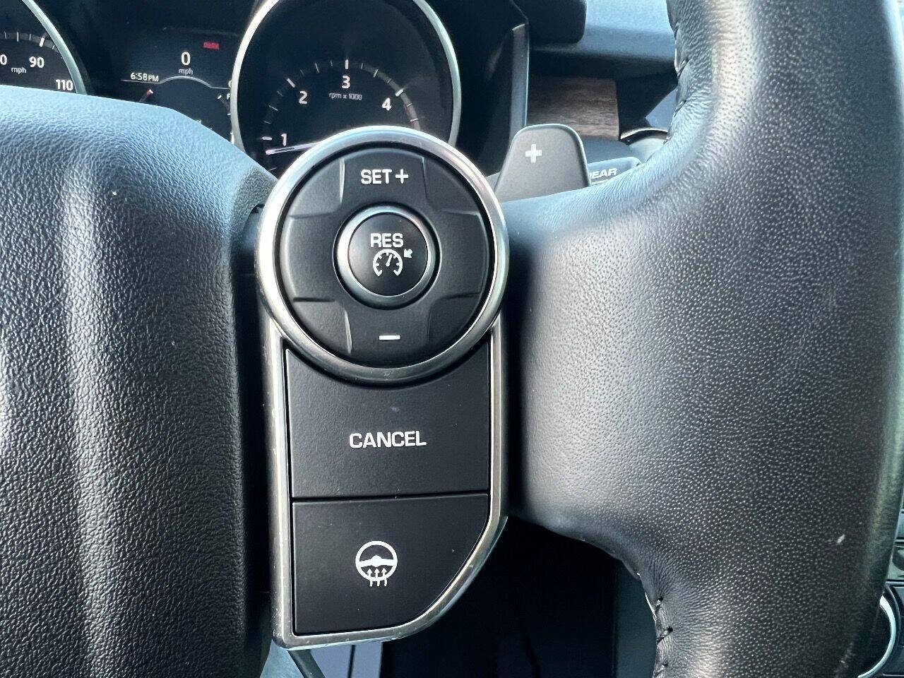 Used 2017 Land Rover Discovery HSE AWD/4WD image 40