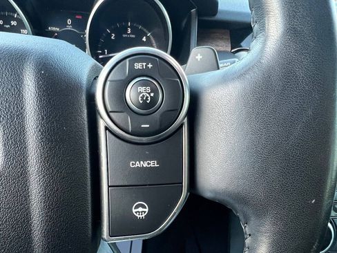 Used 2017 Land Rover Discovery HSE AWD/4WD image 40