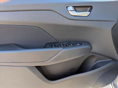 Used 2022 Hyundai Accent SE FWD image 10