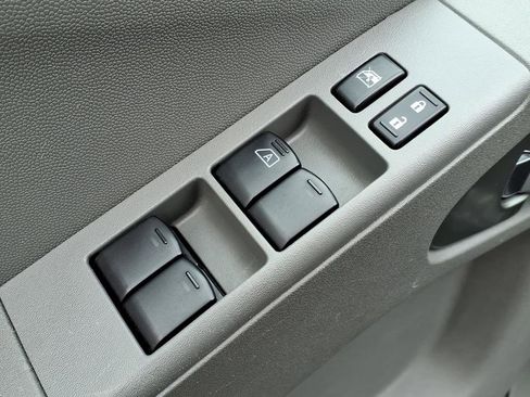 Used 2019 Nissan Frontier SV AWD/4WD image 16