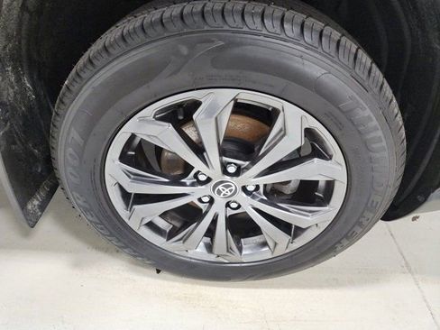 Used 2022 Toyota RAV4 XLE Premium image 15