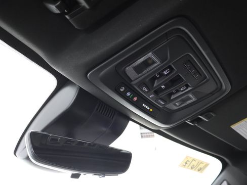 Used 2025 GMC Sierra 2500 AT4 w/ AT4 Premium Plus Package AWD/4WD image 12
