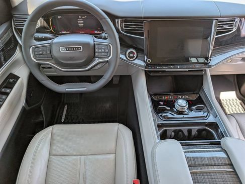 Used 2022 Jeep Wagoneer Series III AWD/4WD image 10