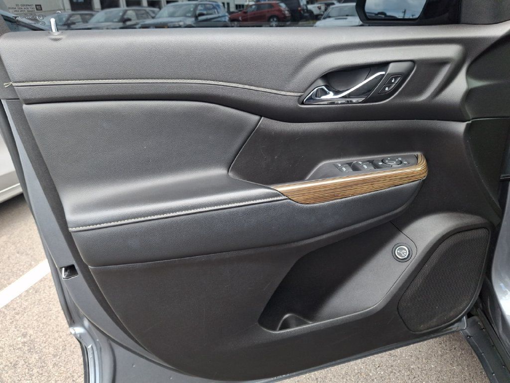 Used 2022 GMC Acadia SLE w/ Driver Convenience Package FWD image 16