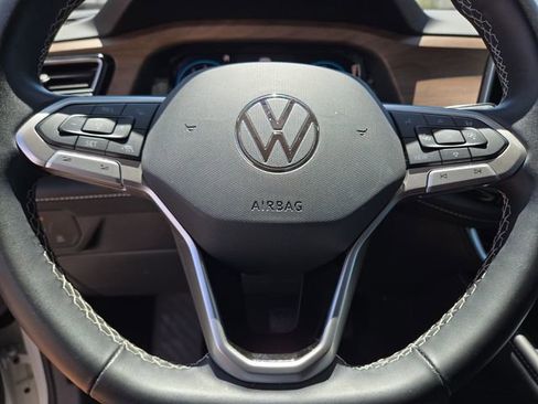 Used 2025 Volkswagen Atlas SE image 31