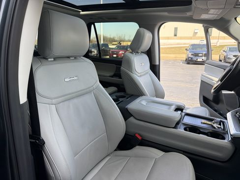 Certified 2025 Ford Expedition Platinum w/ Driver's Package AWD/4WD image 36