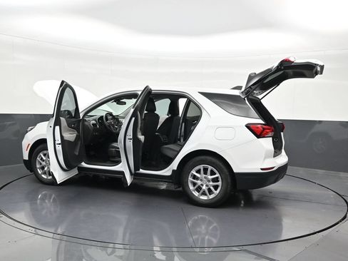 Used 2022 Chevrolet Equinox LS FWD image 34