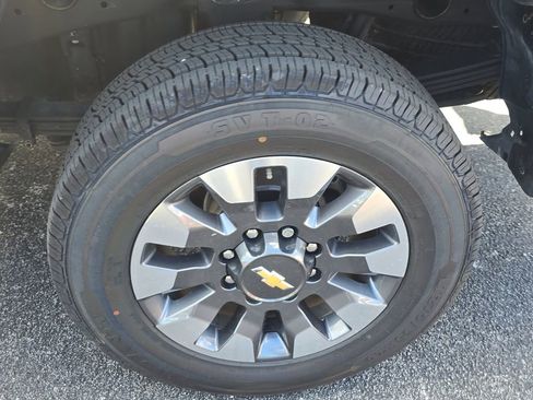 Used 2021 Chevrolet Silverado 2500 Custom w/ Custom Value Package image 6