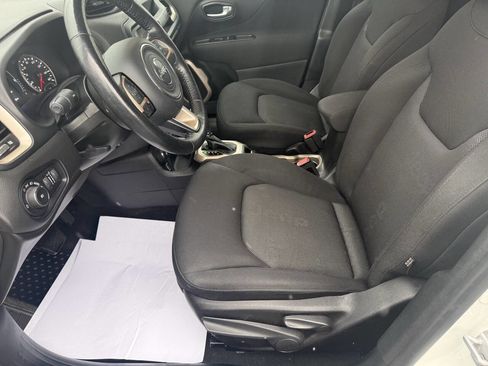 Used 2017 Jeep Renegade Latitude w/ Cold Weather Group image 22