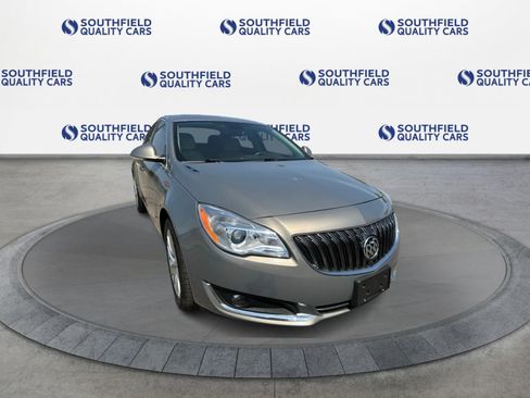 Used 2017 Buick Regal AWD image 9