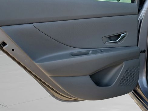 Used 2025 Hyundai Elantra Sport image 26