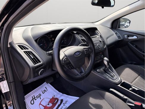 Used 2017 Ford Focus SE image 6