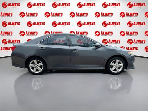 Used 2012 Toyota Camry SE FWD image 3