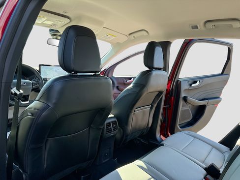 Used 2023 Ford Escape Platinum AWD/4WD image 6