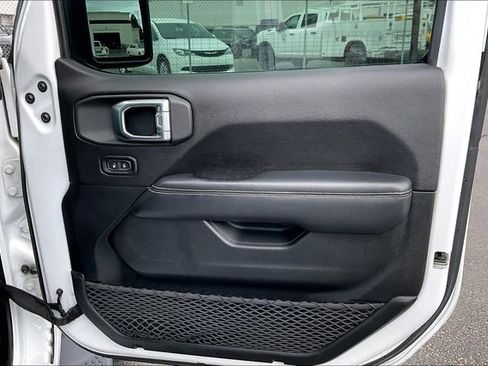 Used 2020 Jeep Wrangler Unlimited Sahara w/ Uconnect 4C Nav & Sound Group AWD/4WD image 19
