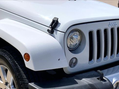 Used 2018 Jeep Wrangler Unlimited Sahara w/ Connectivity Group image 26