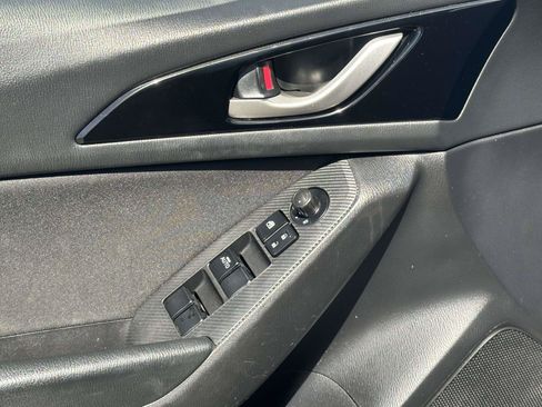 Used 2016 MAZDA MAZDA3 i Sport w/ Preferred Equipment Package FWD image 17