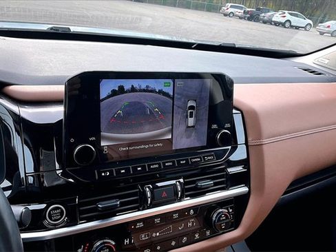 Used 2024 Nissan Pathfinder Platinum w/ Cargo Package image 14