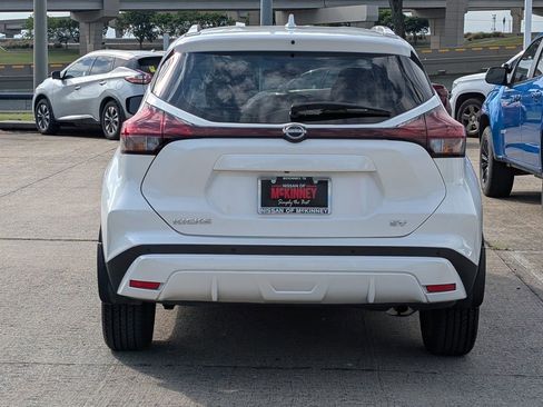 Used 2022 Nissan Kicks SV FWD image 5