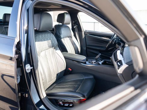 Used 2018 BMW M550i xDrive xDrive w/ Driving Assistance Package image 15