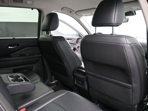 Used 2024 Nissan Pathfinder SL AWD/4WD image 19