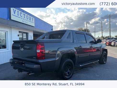 Used 2010 Chevrolet Avalanche LT w/ Suspension Package, Off-Road image 6