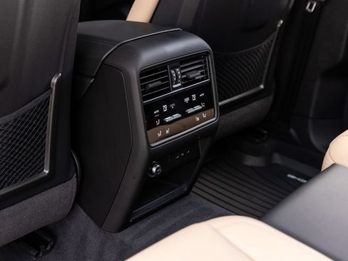 Certified 2025 Porsche Cayenne Coupe AWD/4WD image 28