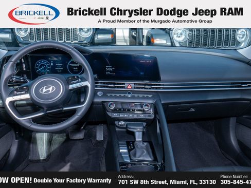 Used 2025 Hyundai Elantra Limited FWD image 19