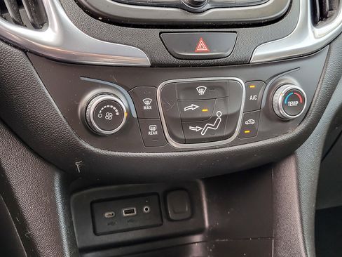 Used 2021 Chevrolet Equinox LT FWD image 21