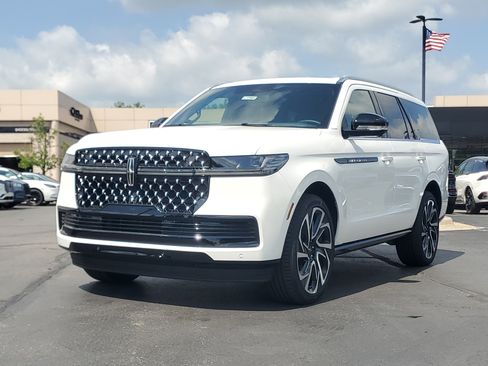New 2026 Lincoln Navigator Black Label AWD/4WD image 2