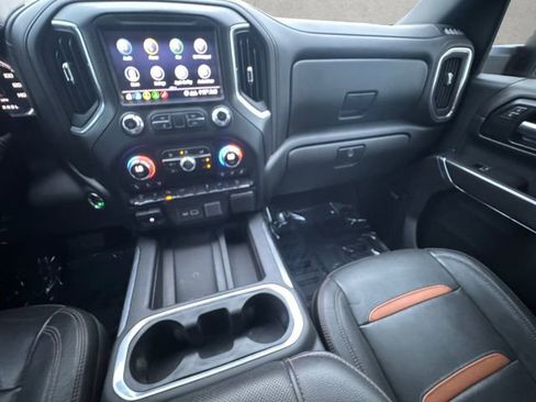 Used 2020 GMC Sierra 2500 AT4 w/ AT4 Premium Package image 3