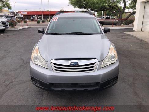 Used 2011 Subaru Outback 2.5i image 3