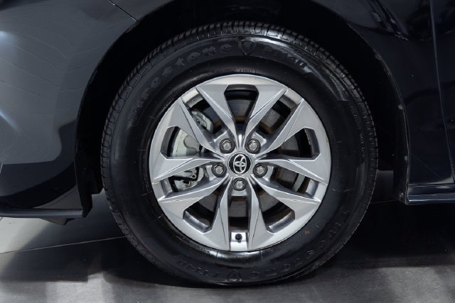 Used 2026 Toyota Sienna XLE FWD image 26