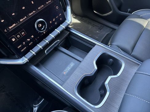 Used 2024 GMC Acadia Denali w/ Super Cruise Package image 7