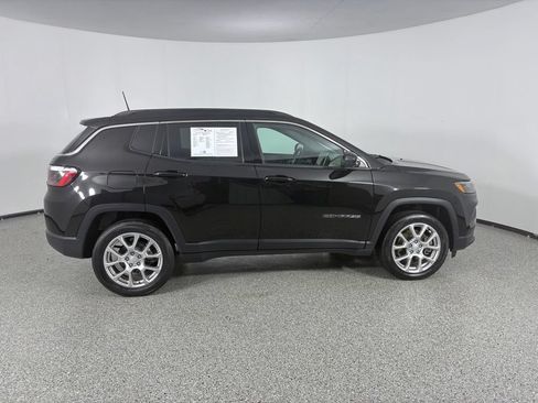 Used 2023 Jeep Compass Latitude AWD/4WD image 8