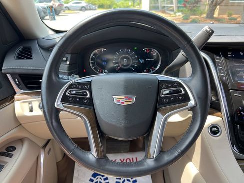 Used 2020 Cadillac Escalade ESV Luxury AWD/4WD image 18