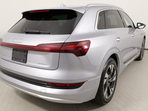 Used 2022 Audi e-tron Premium Plus w/ Premium Plus Package image 30