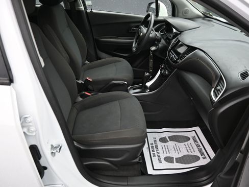 Used 2020 Chevrolet Trax LS image 27