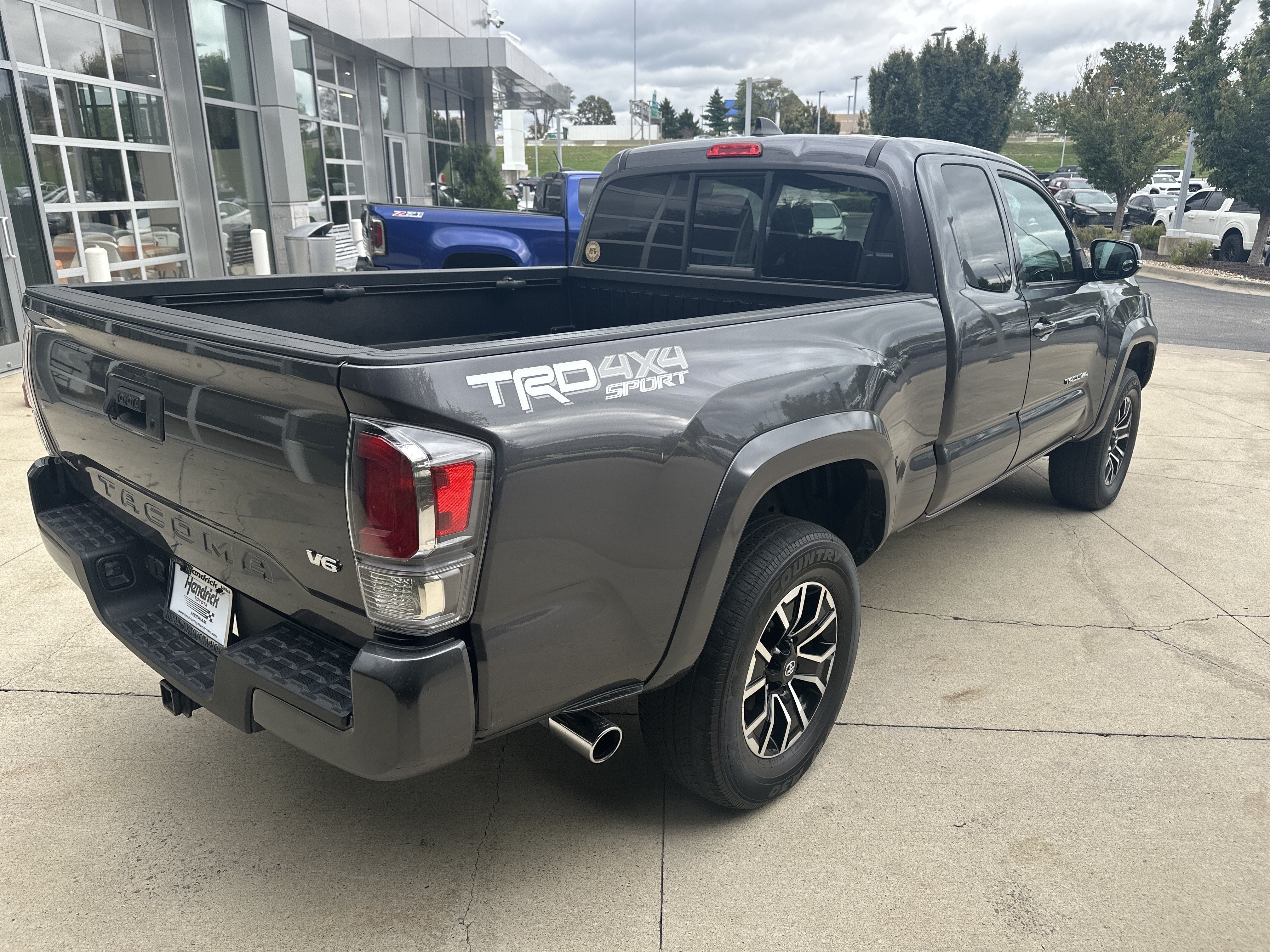 Used 2020 Toyota Tacoma TRD Sport AWD/4WD image 6